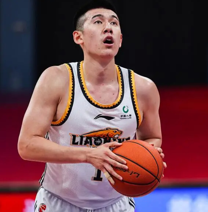 福建队突破重围，晋级季后赛决赛，全场震撼