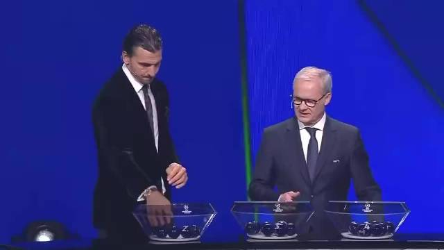 法兰克福球员与对手发生激烈冲突，现场紧张，势不可挡