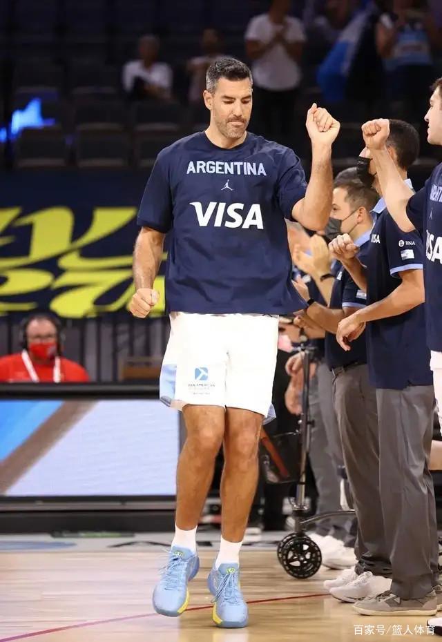 开云体育APP下载-HKA险胜意大利，苏亚雷斯完成高光表现宿敌对决季后赛，锁定晋级资格