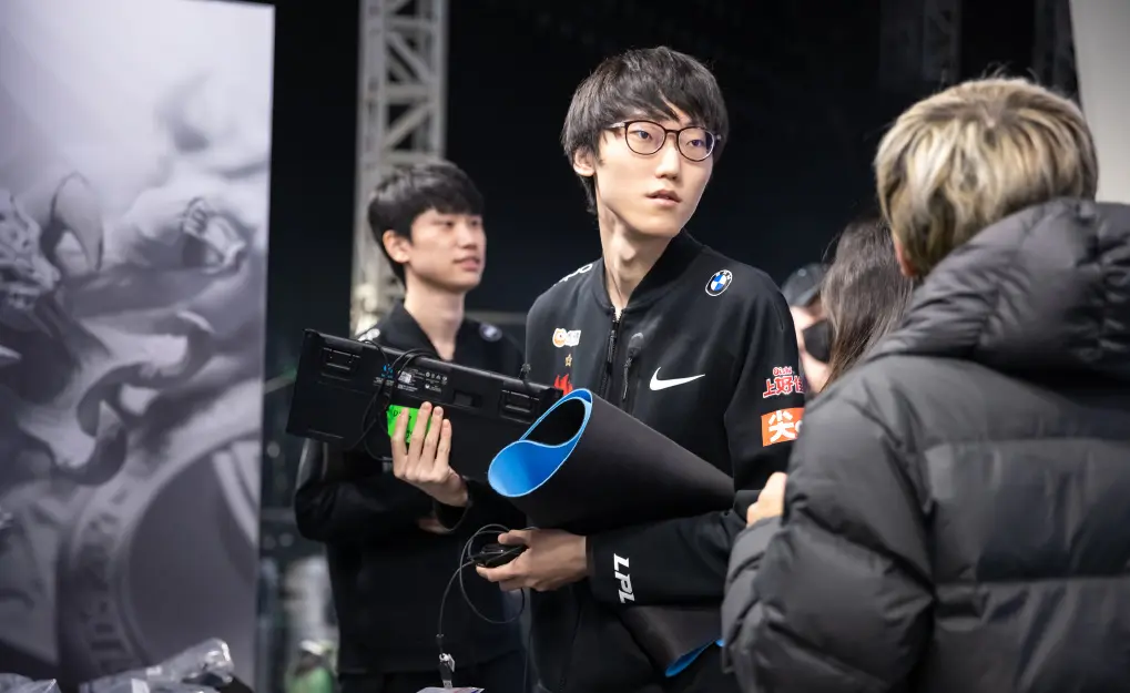 DFM力克V5，Knight打出惊人五杀宿敌对决2025世界赛，引爆全场热议